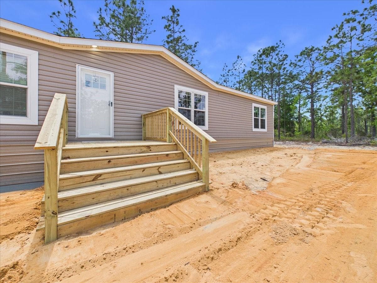 Manufactured Home at 137 BEULAH DR, HAWTHORNE, photo 2 of 31