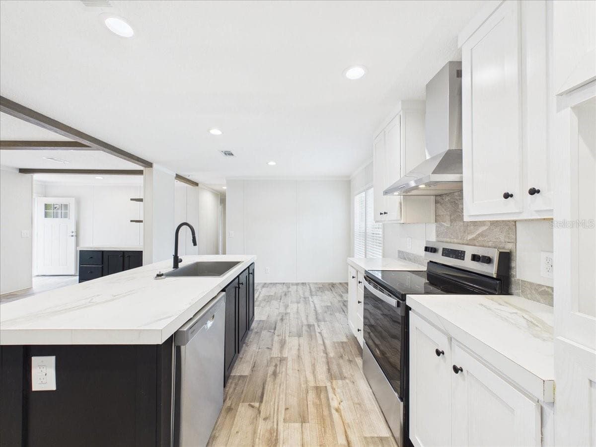 Manufactured Home at 137 BEULAH DR, HAWTHORNE, photo 10 of 31