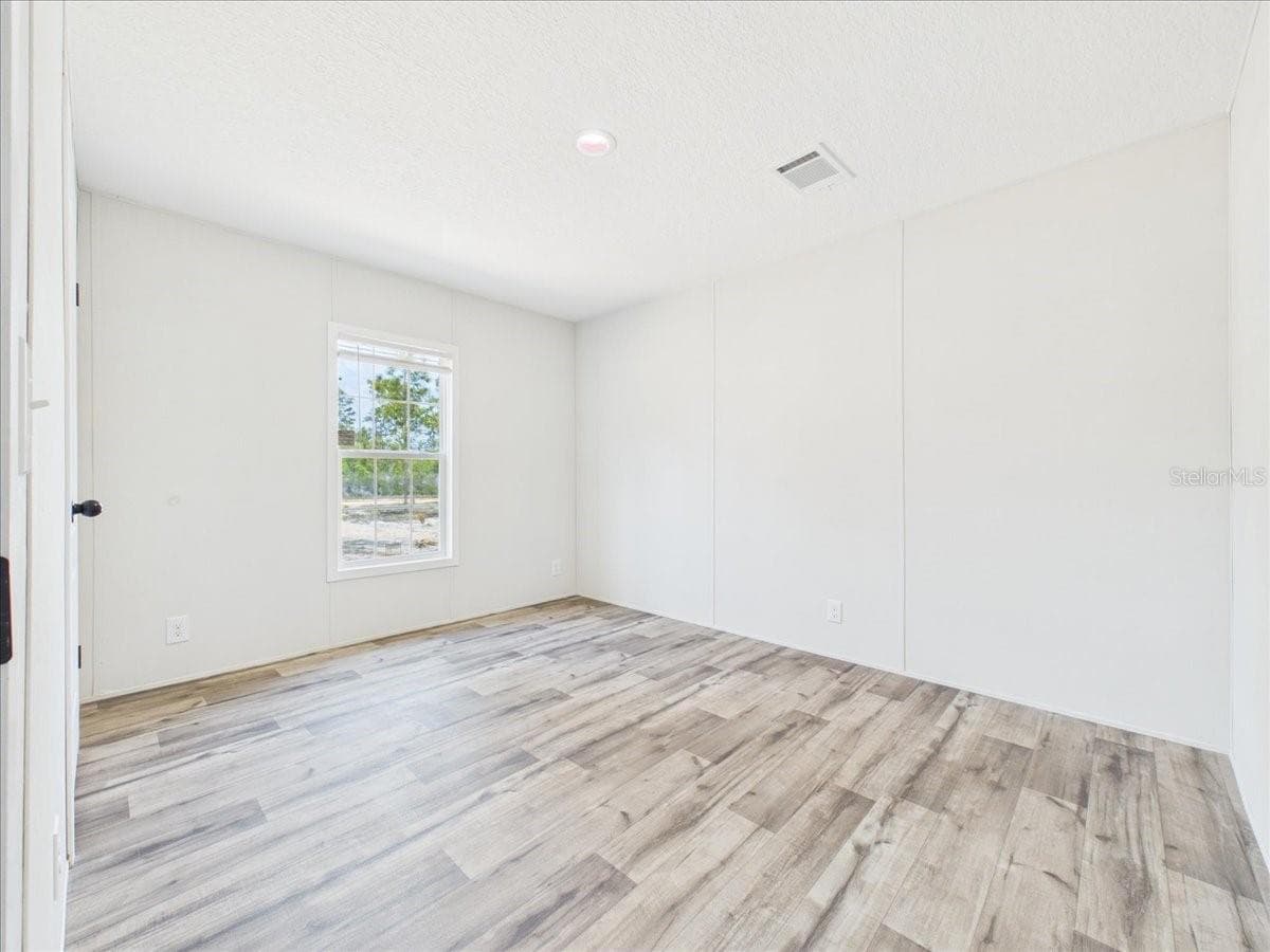 Manufactured Home at 137 BEULAH DR, HAWTHORNE, photo 22 of 31