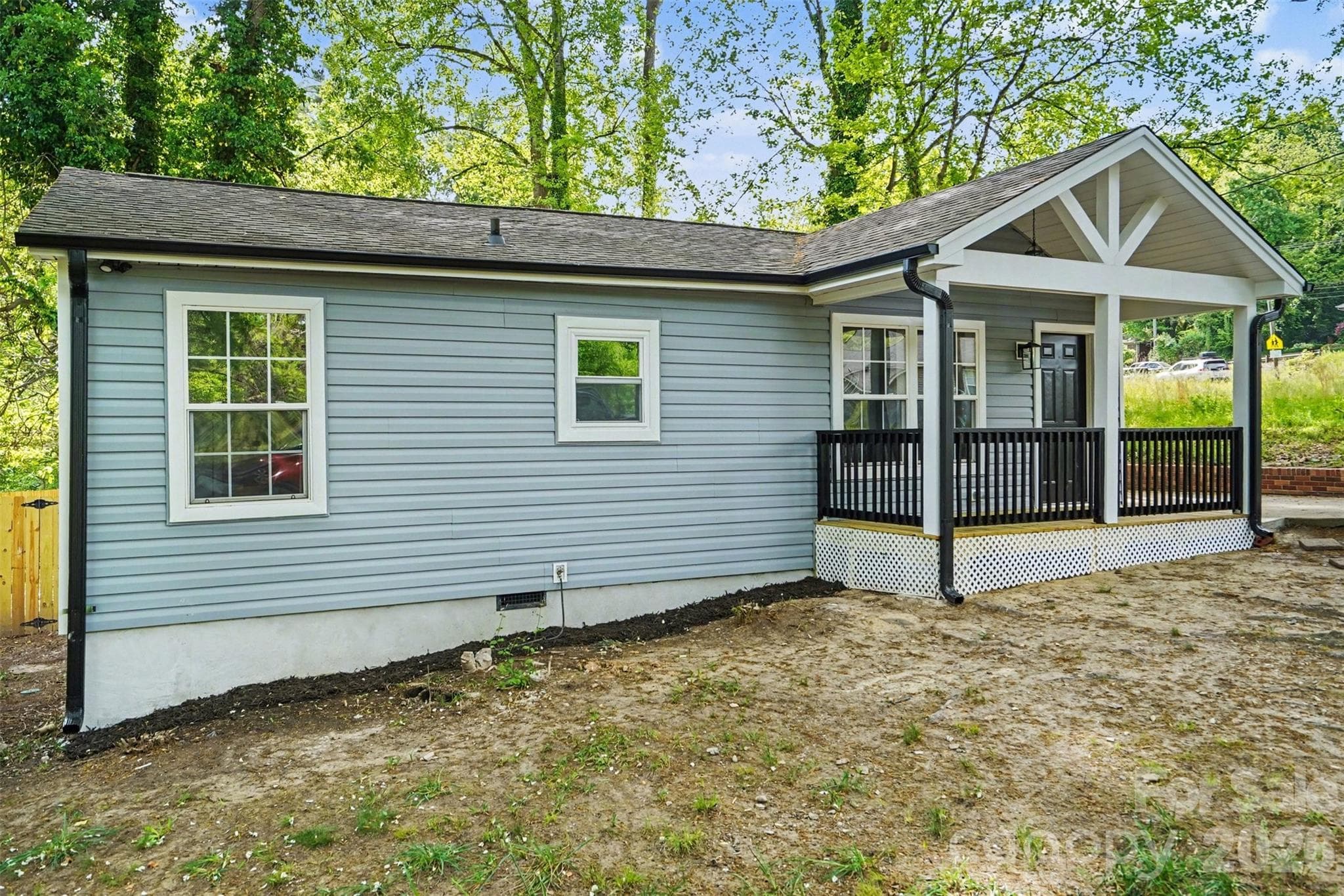 Single Family Residence at 722 S Weldon Street, Gastonia, photo 4 of 23