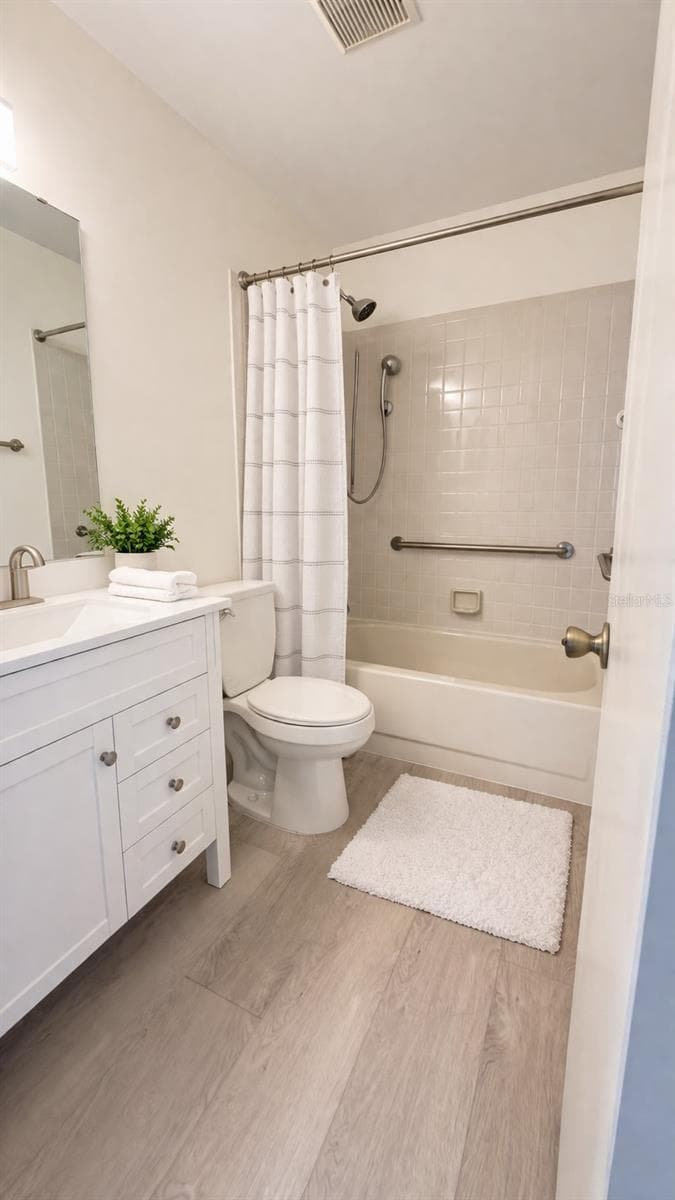 Single Family Residence at 114 SPREADING OAK CT, SANFORD, photo 9 of 13