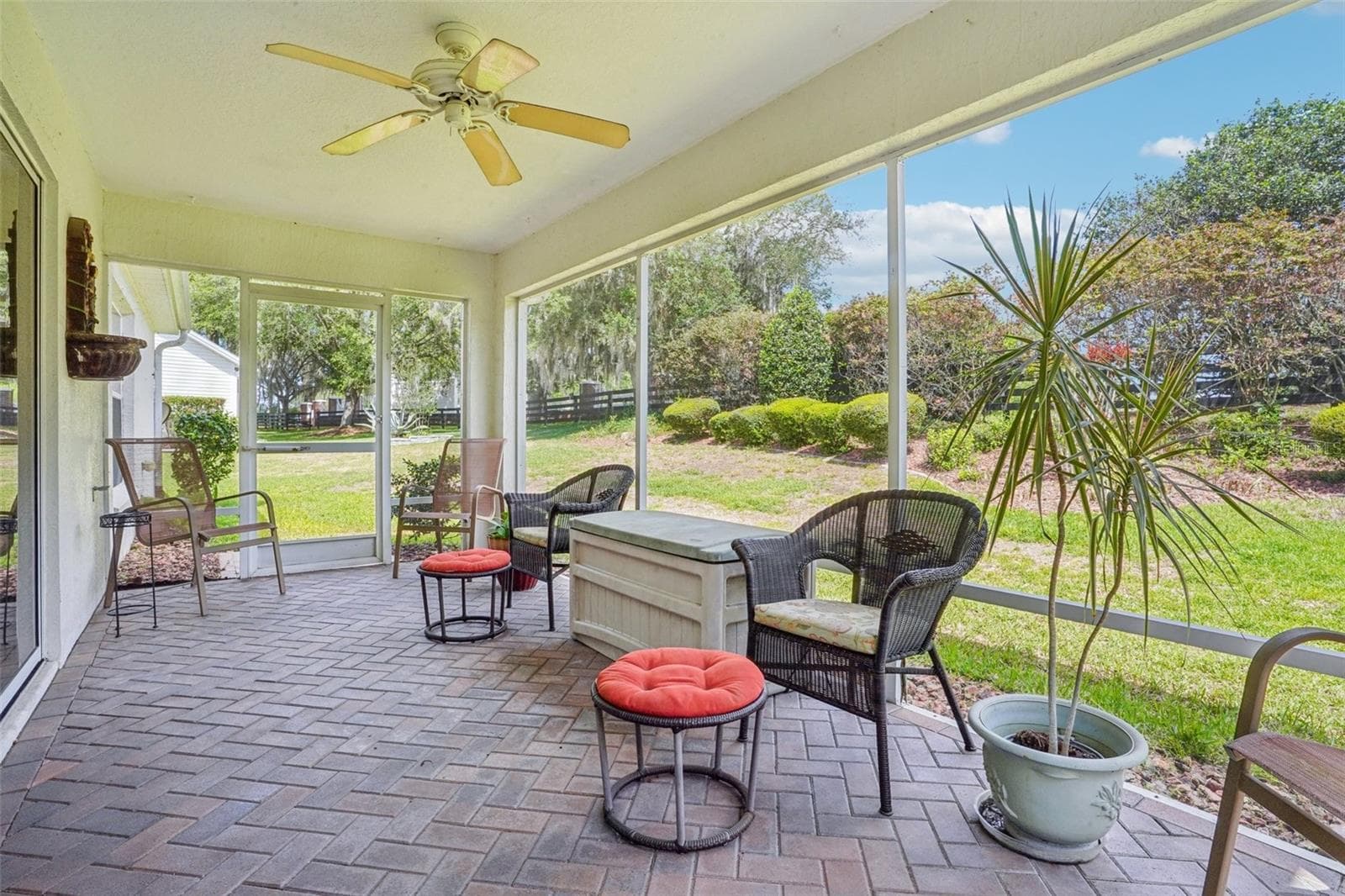 Private and great view in back, no rear neighbors! - 16596 SE 77TH NORTHRIDGE CT, THE VILLAGES