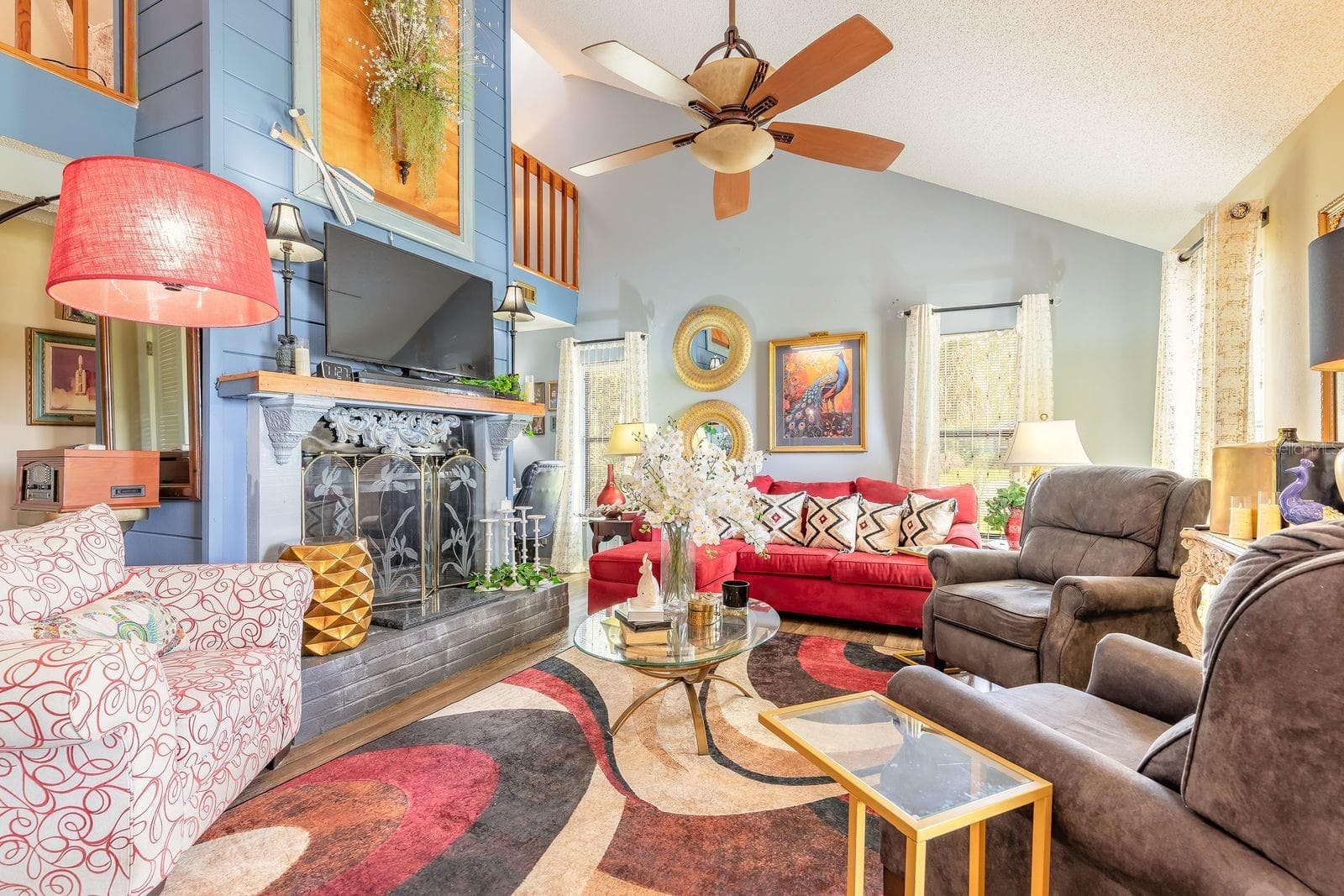 Luxurious living room with fireplace - 3130 ROYAL PALM DR, EDGEWATER