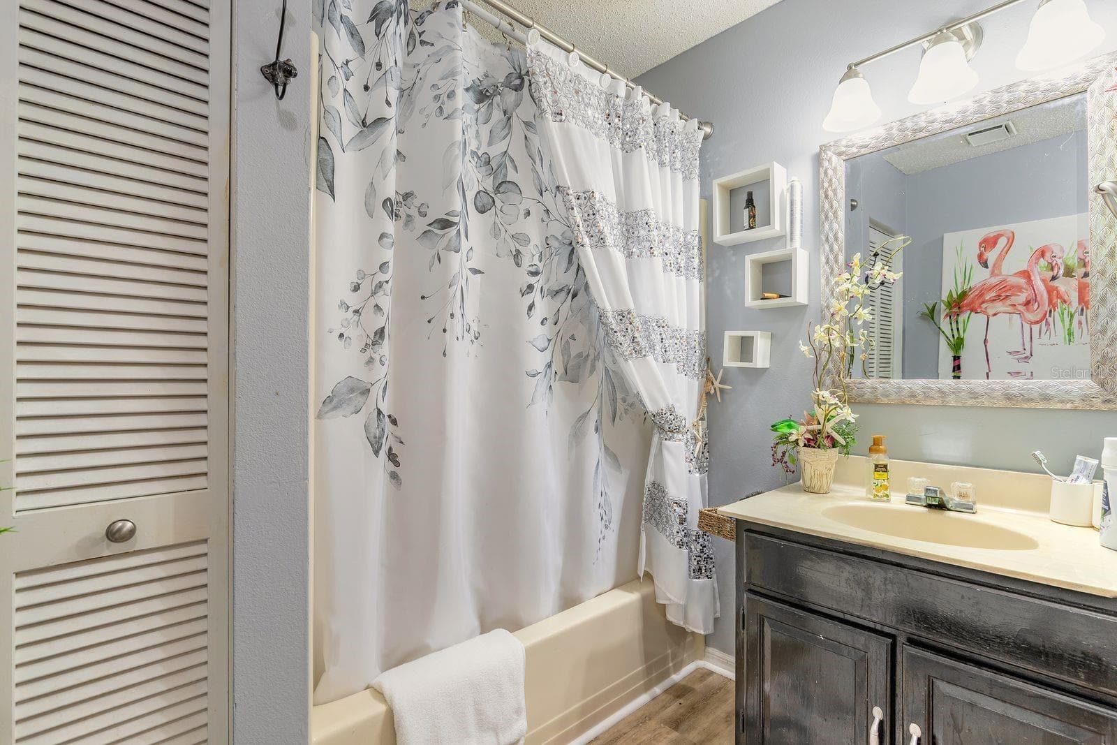 Upstairs bath - 3130 ROYAL PALM DR, EDGEWATER