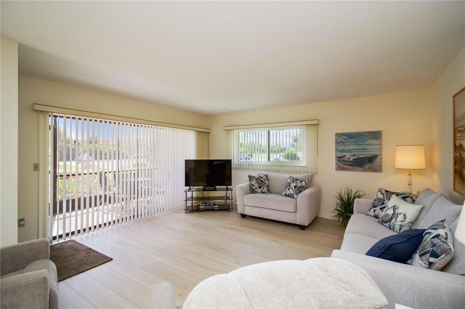Condominium at 5476 SWIFT RD #19, SARASOTA, photo 8 of 34