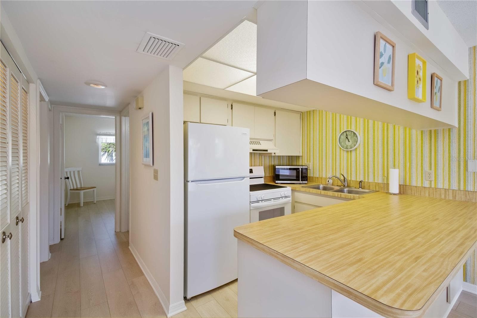 Condominium at 5476 SWIFT RD #19, SARASOTA, photo 14 of 34