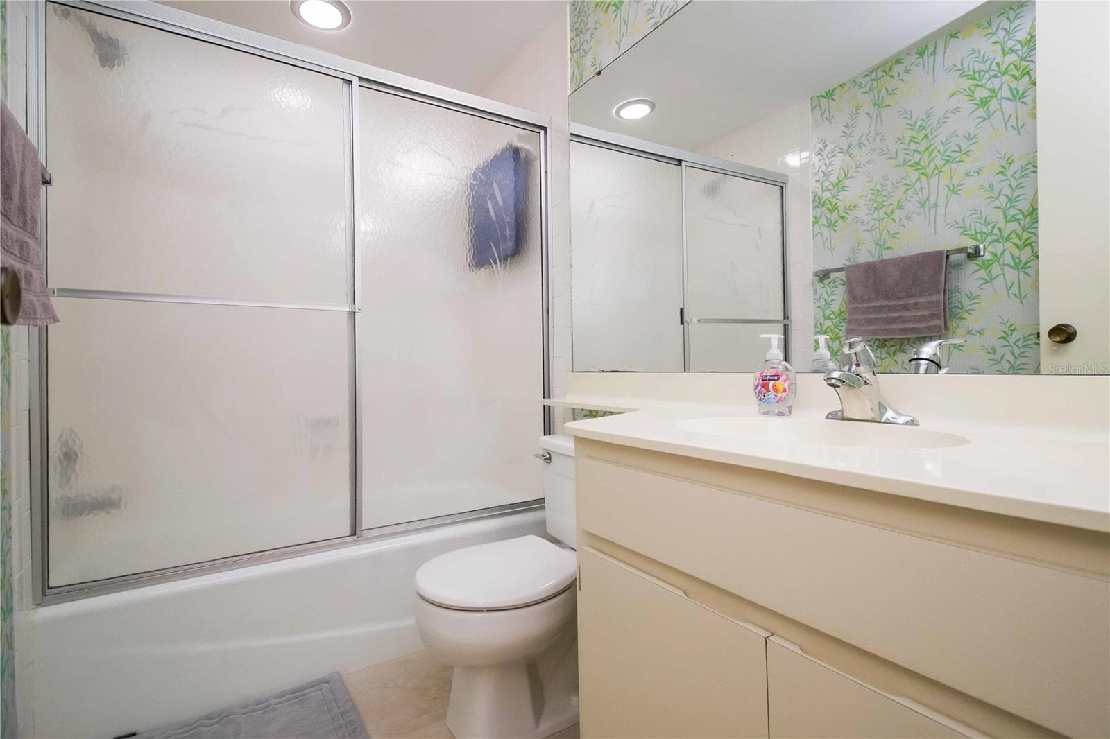 Condominium at 5476 SWIFT RD #19, SARASOTA, photo 18 of 34