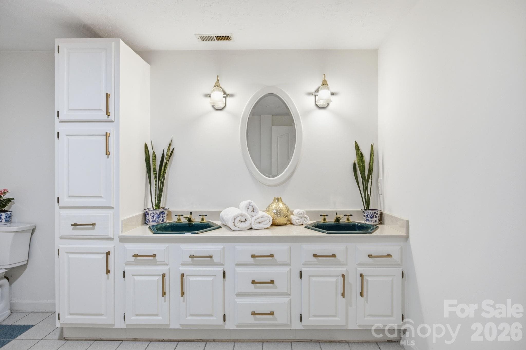 Downstairs bathroom - 573 & 577 Randolph Road, Marion