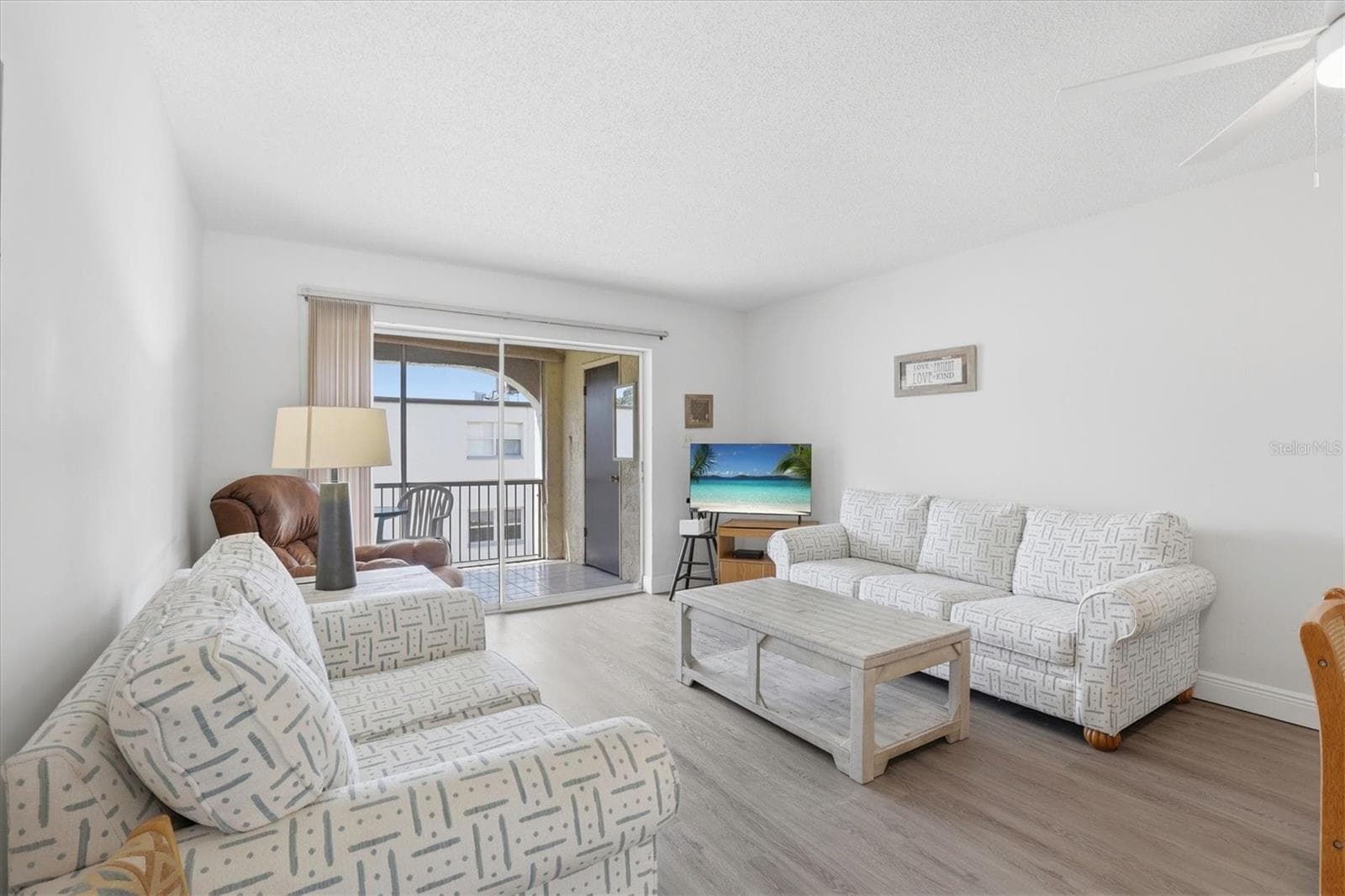 Spacious living - 7701 STARKEY RD #412, SEMINOLE