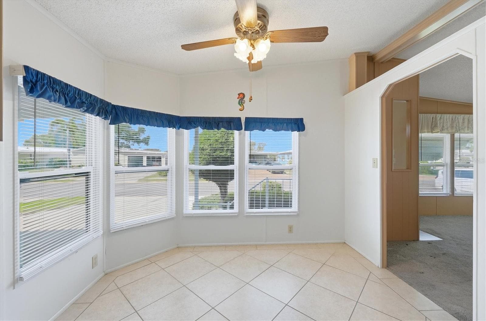 Breakfast Nook - 8420 IMPERIAL CIR, PALMETTO