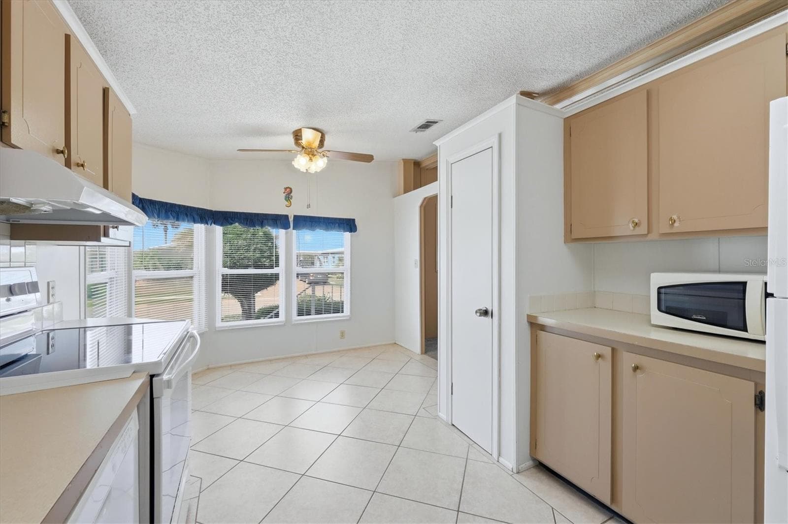 Kitchen - 8420 IMPERIAL CIR, PALMETTO
