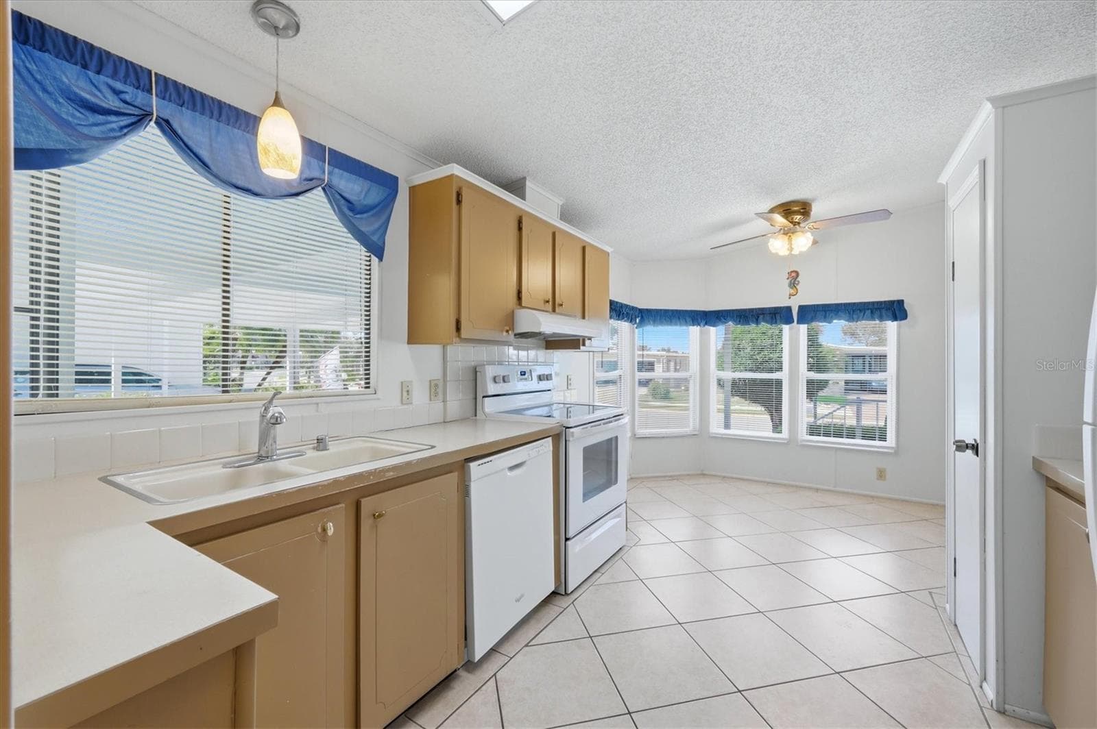 Kitchen - 8420 IMPERIAL CIR, PALMETTO