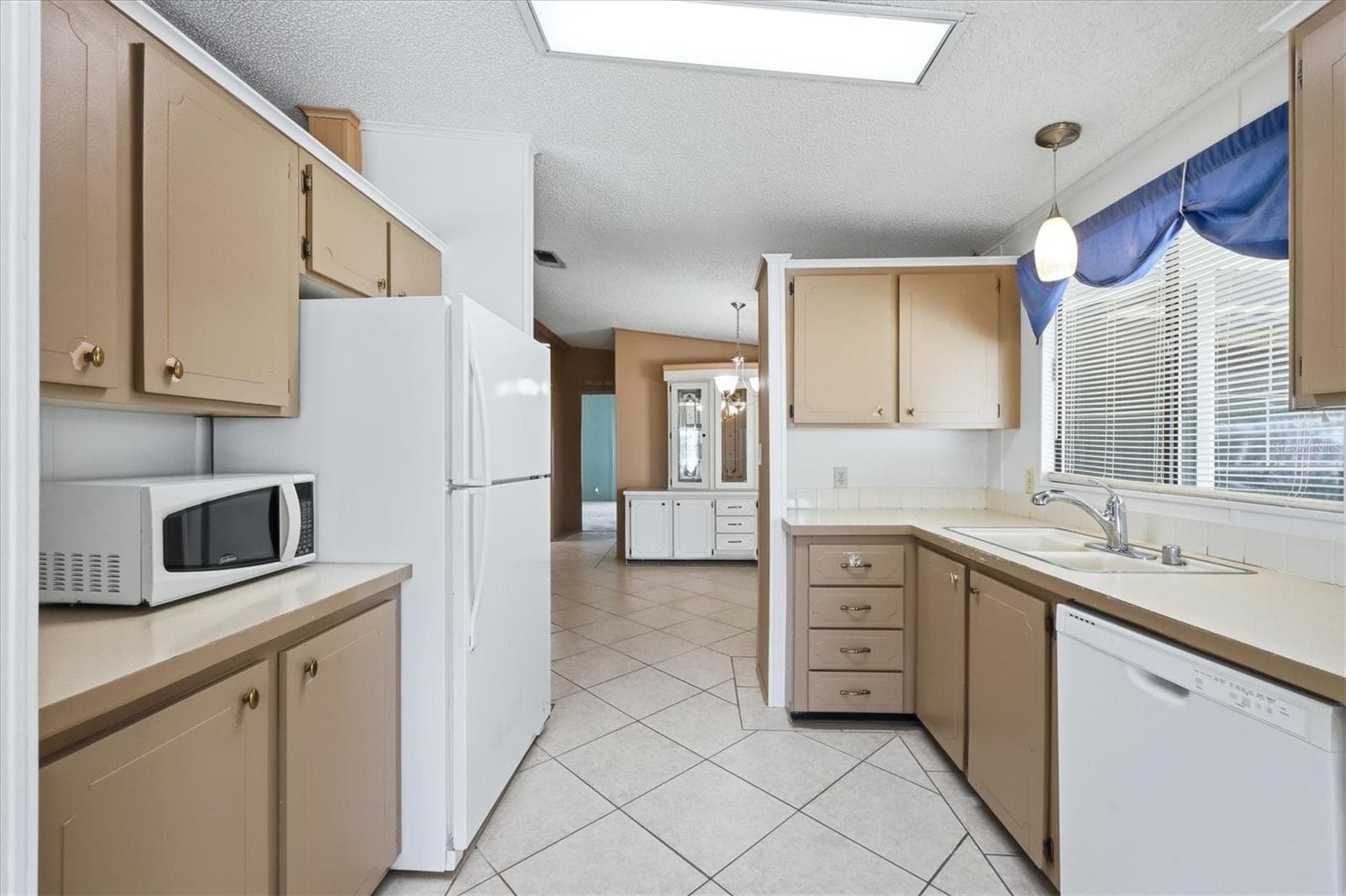 Kitchen - 8420 IMPERIAL CIR, PALMETTO