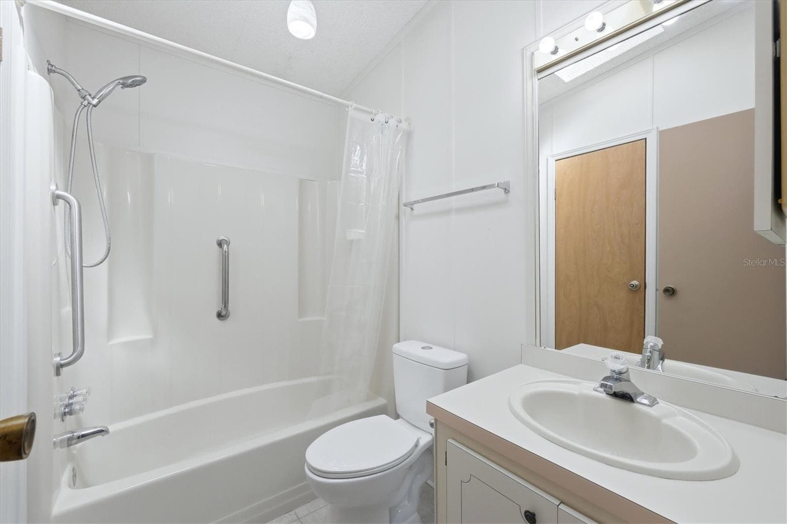 Second Bathroom - 8420 IMPERIAL CIR, PALMETTO