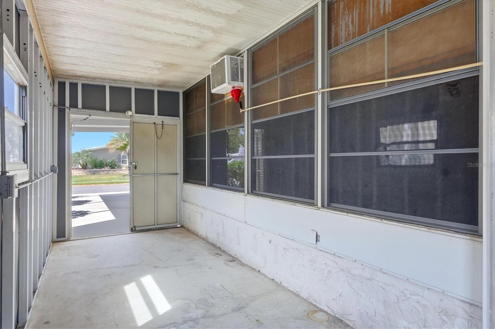 Golf Cart Garage - 8420 IMPERIAL CIR, PALMETTO
