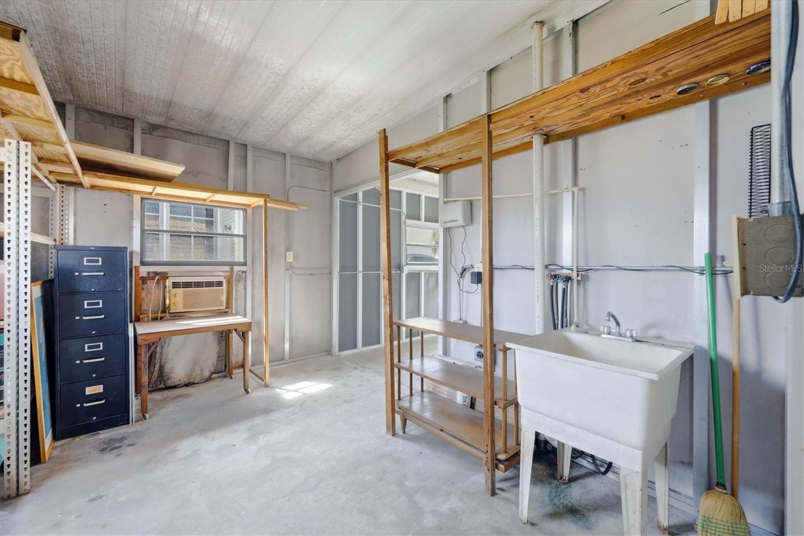 Storage Shed / Workshop - 8420 IMPERIAL CIR, PALMETTO