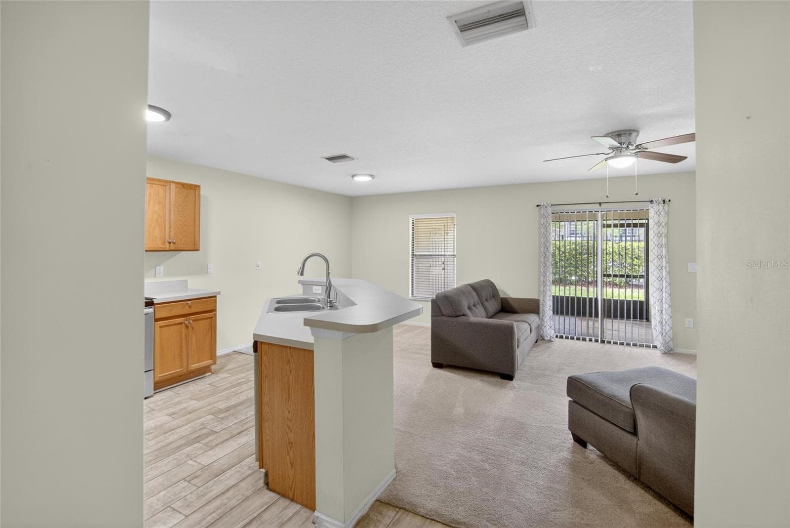 Townhouse at 2605 OLEANDER LAKES DR, BRANDON, photo 4 of 68