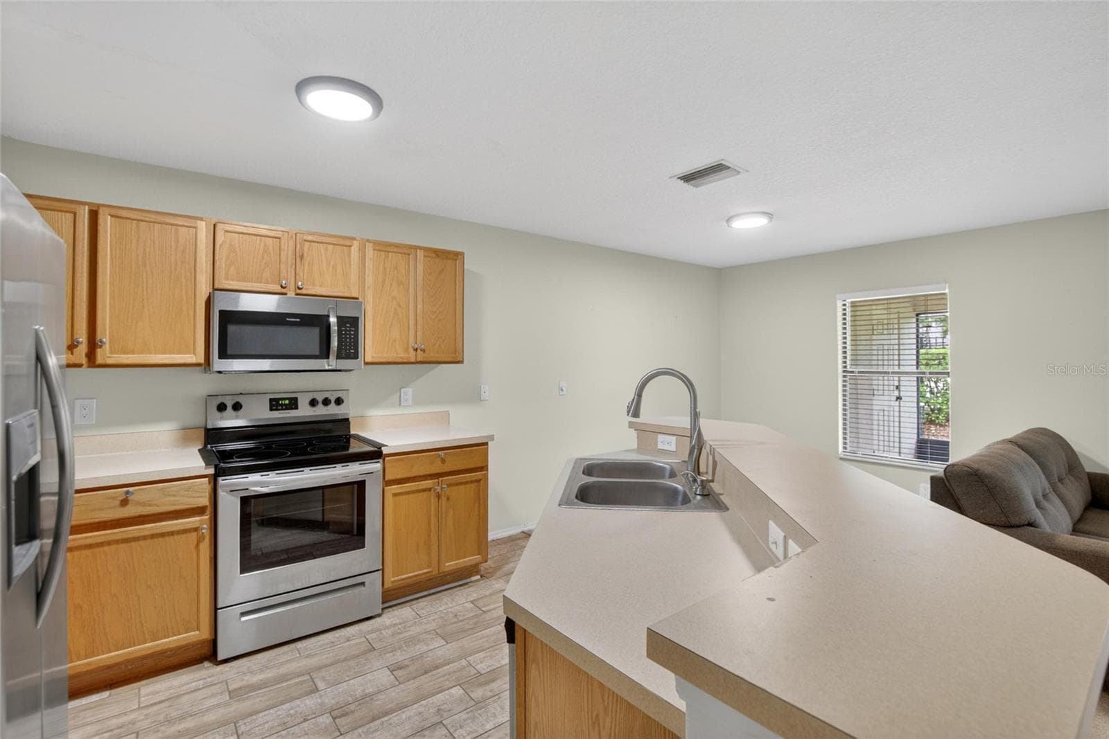 Townhouse at 2605 OLEANDER LAKES DR, BRANDON, photo 6 of 68