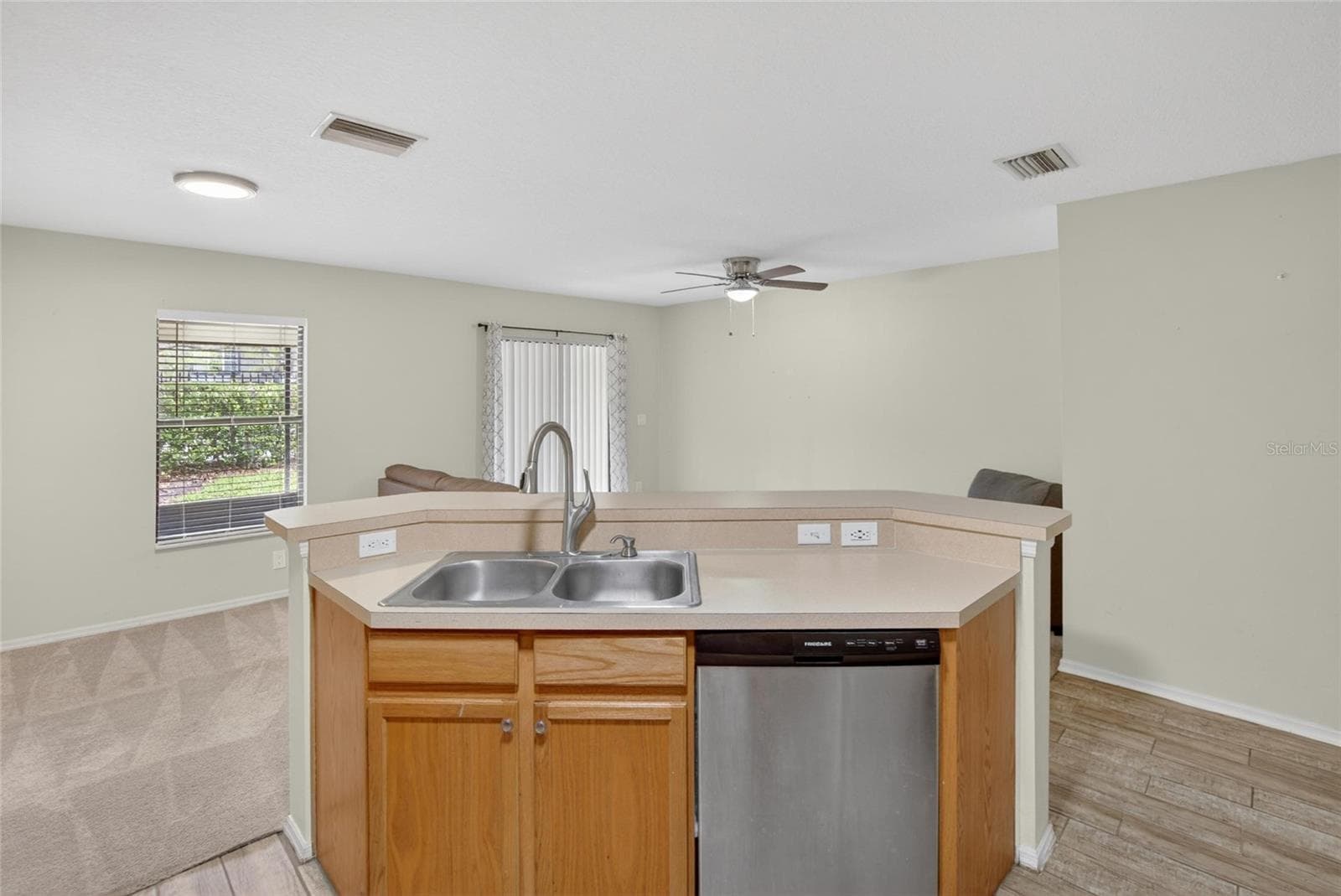 Townhouse at 2605 OLEANDER LAKES DR, BRANDON, photo 8 of 68