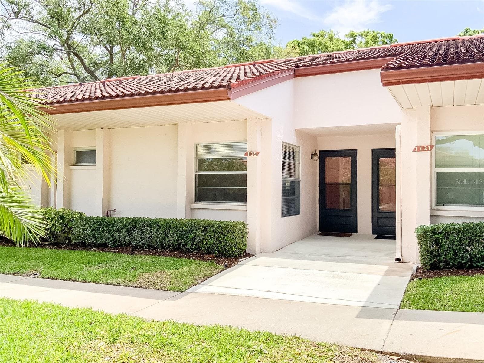 1125 MONTROSE PL