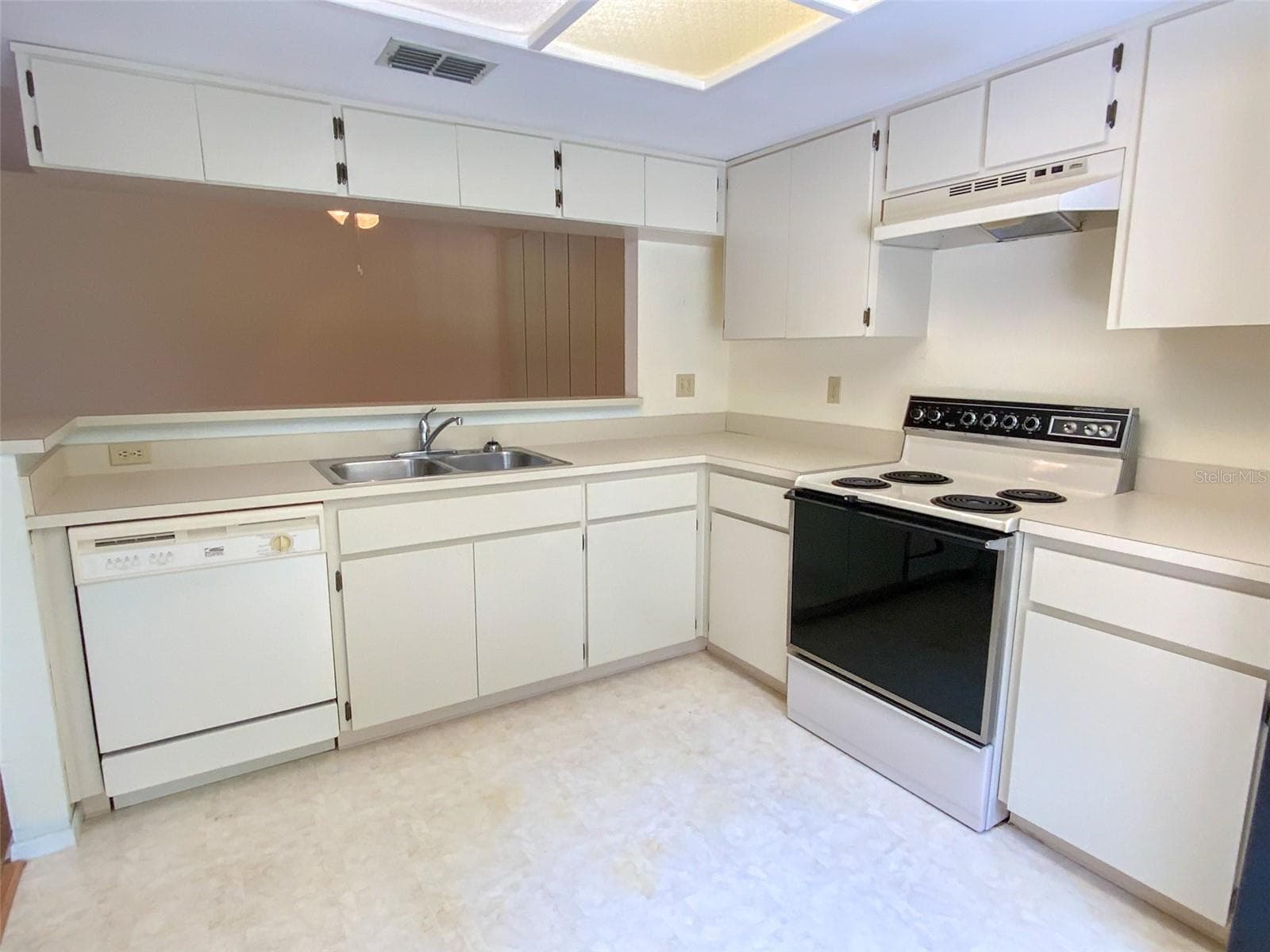 Kitchen - 1125 MONTROSE PL, DUNEDIN