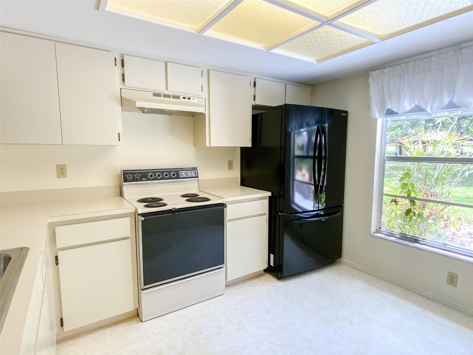 Kitchen - 1125 MONTROSE PL, DUNEDIN