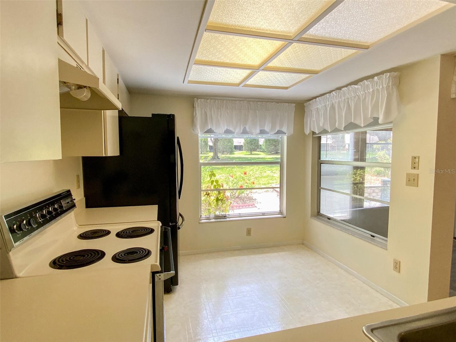 Kitchen - 1125 MONTROSE PL, DUNEDIN