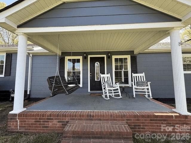 Frontal view with covered porch entrance - 636 Willis Road, Dallas