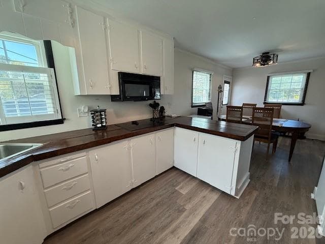 Beautiful kitchen and open area - 636 Willis Road, Dallas