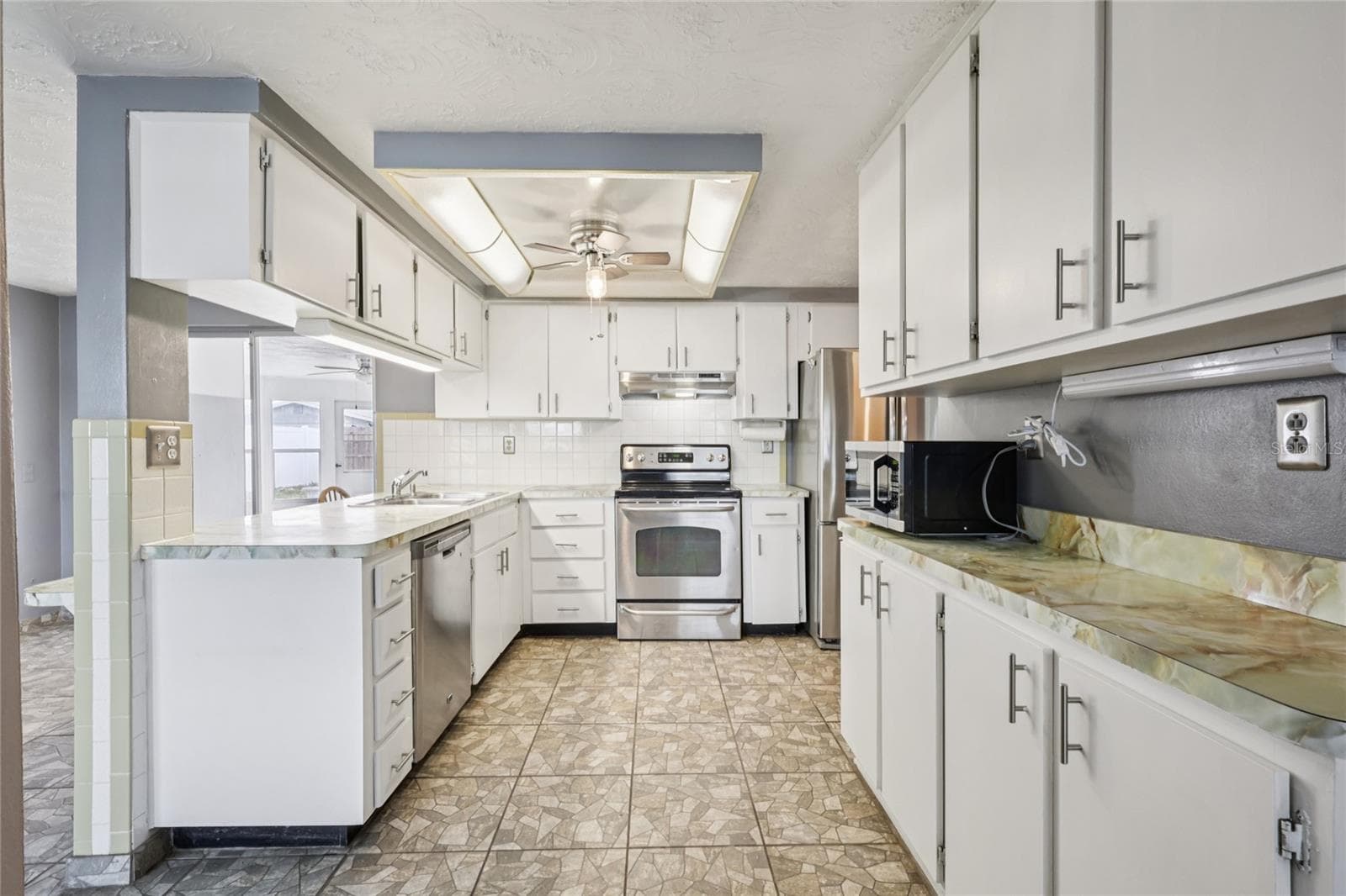 Kitchen - 3548 DARLINGTON RD, HOLIDAY