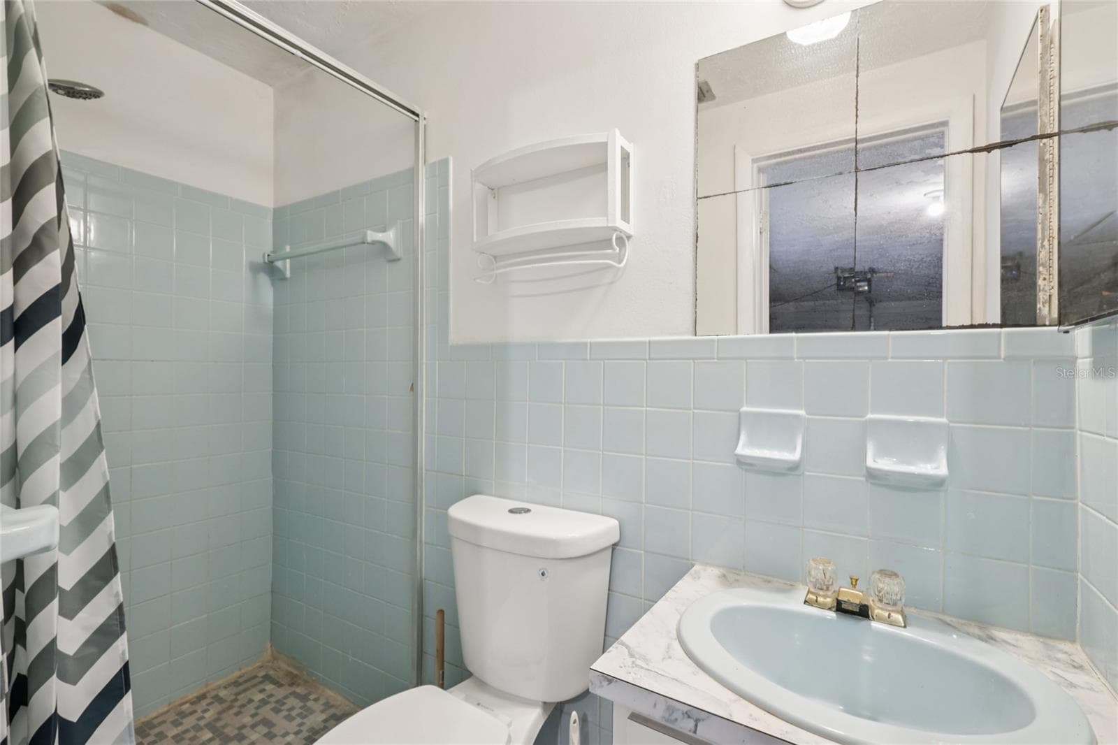 Garage bathroom - 3548 DARLINGTON RD, HOLIDAY