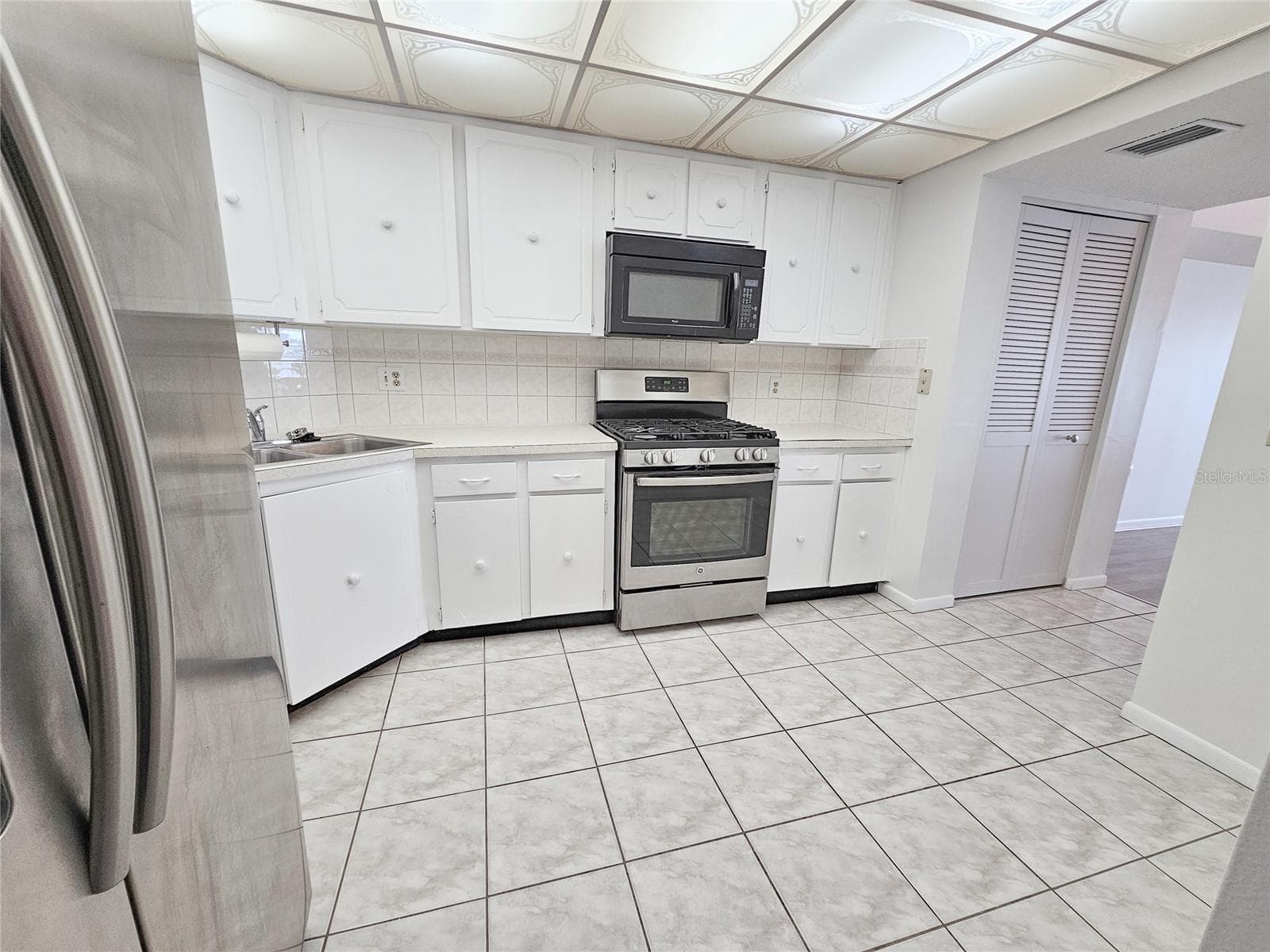 Kitchen Aea. - 5980 SHORE BLVD S #405, GULFPORT