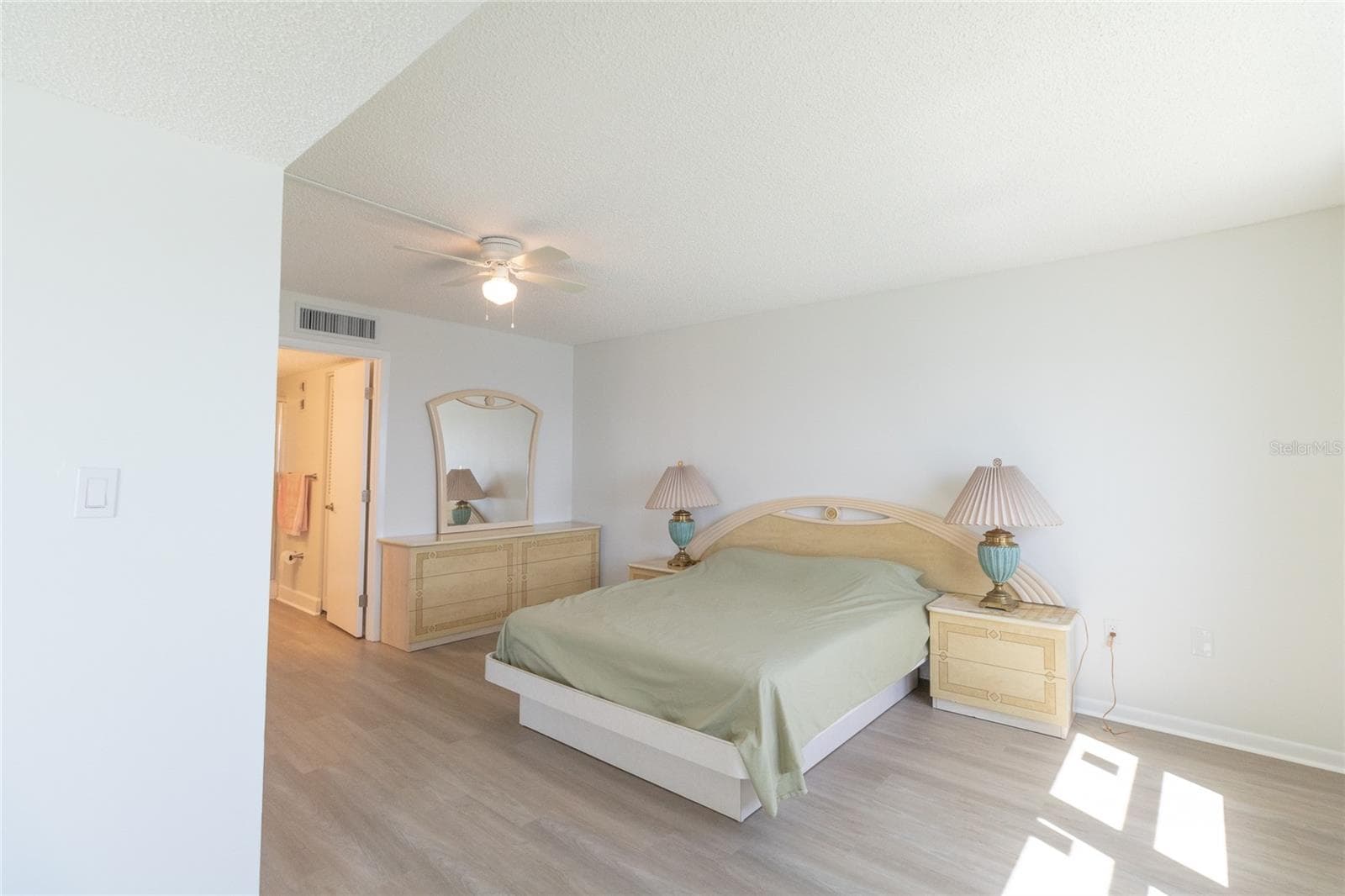 Primary Bedroom. - 5980 SHORE BLVD S #405, GULFPORT
