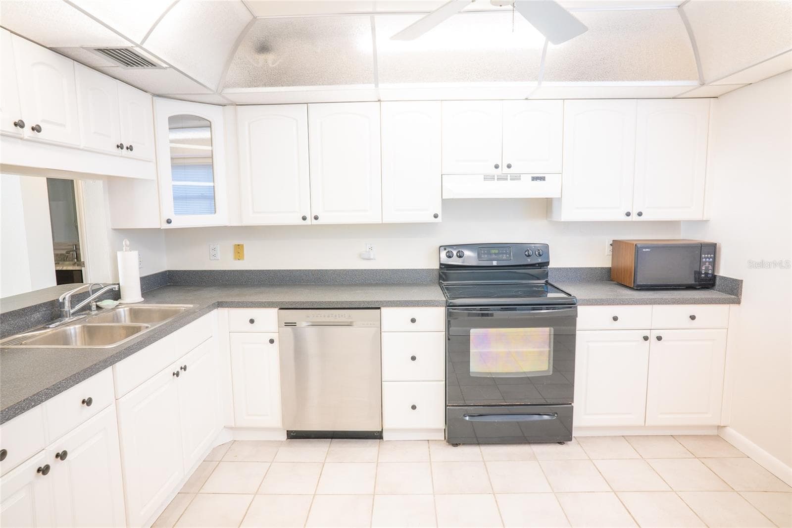 Condominium at 403 GULF WAY #304, ST PETE BEACH, photo 11 of 20