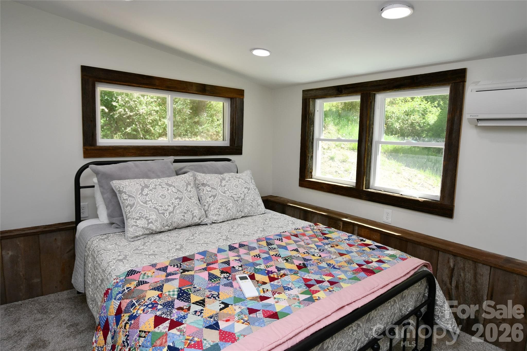 Master bedroom, airy and light - Green Mountain