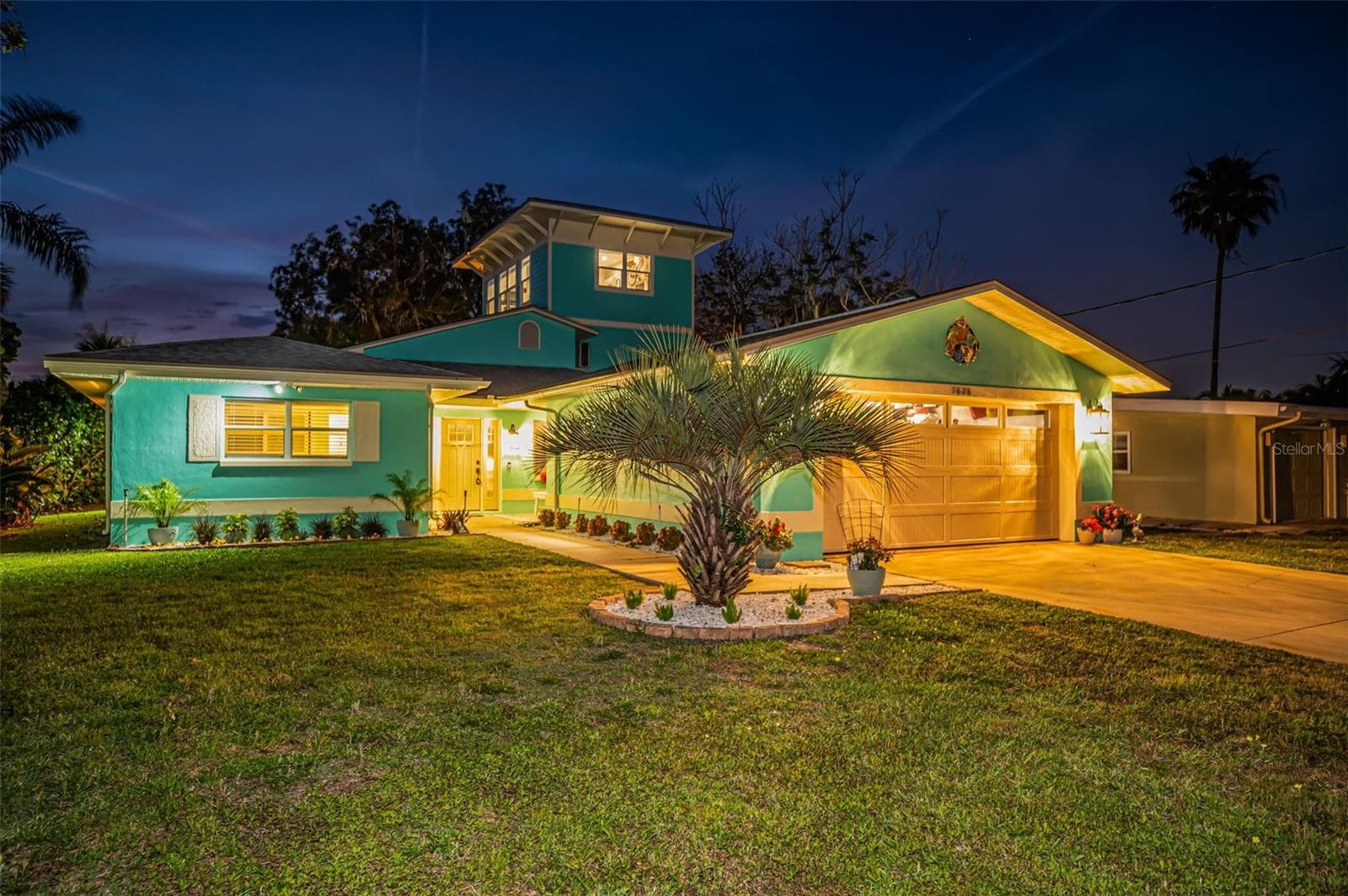 Lovely Curb Appeal - 1626 SEA BREEZE DR, TARPON SPRINGS