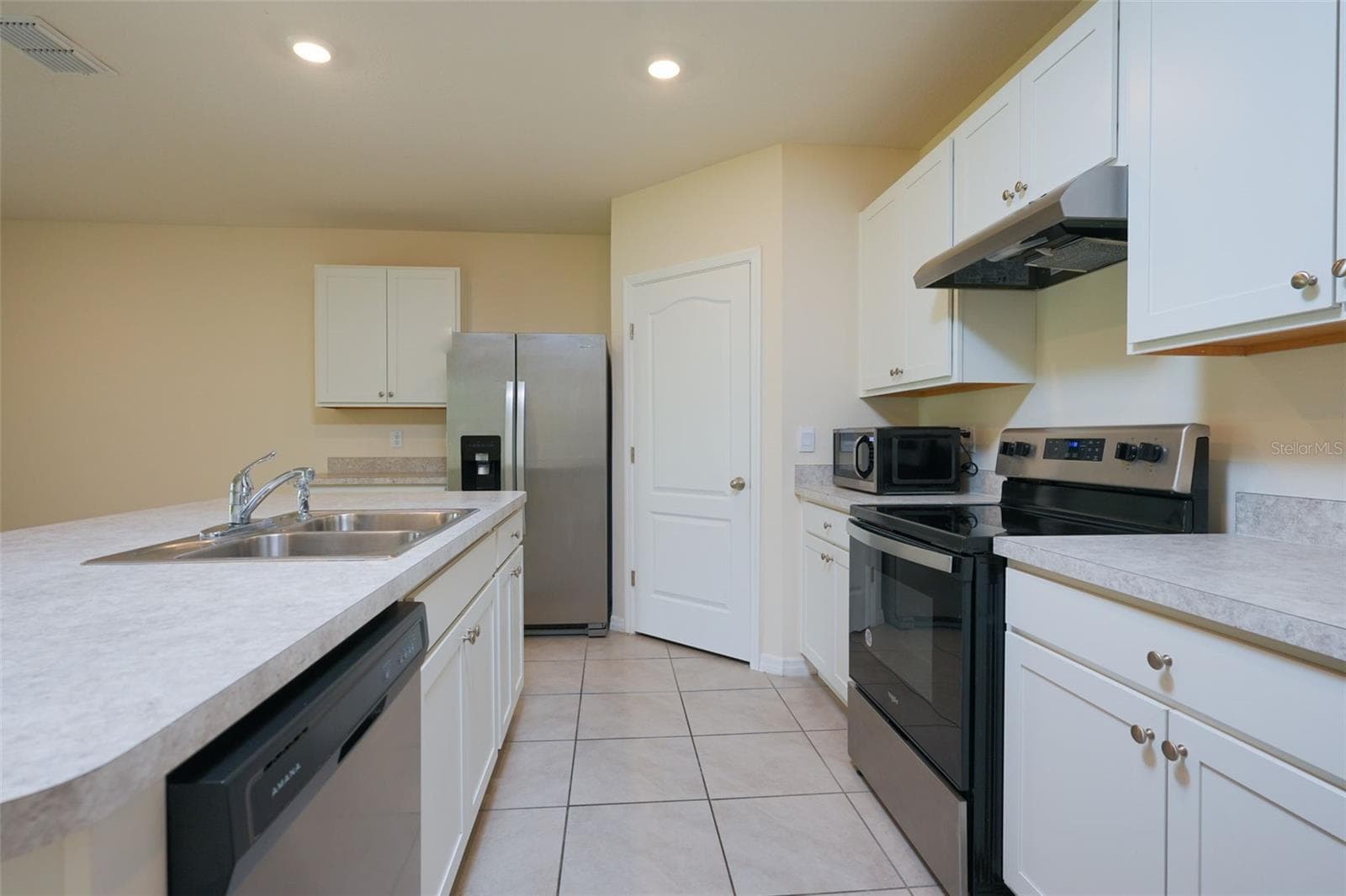 Single Family Residence at 660 COTULLA DR, KISSIMMEE, photo 11 of 25