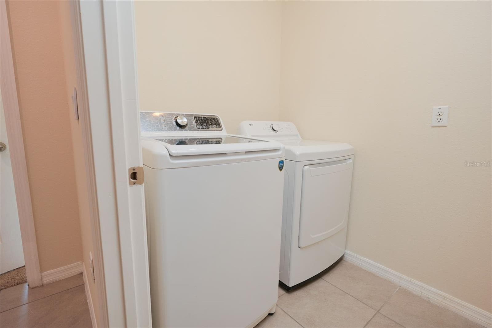Single Family Residence at 660 COTULLA DR, KISSIMMEE, photo 13 of 25