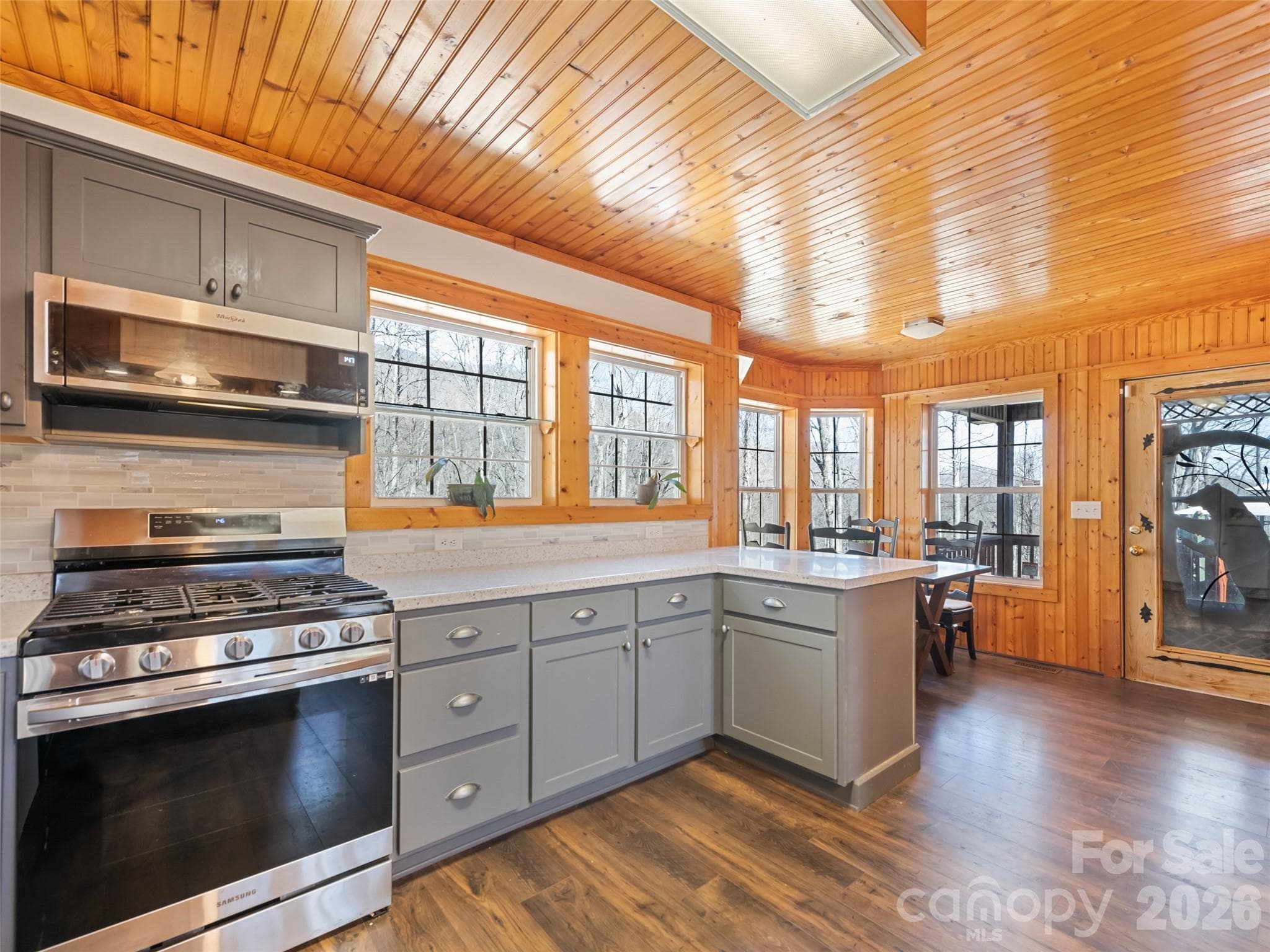 Kitchen - 401 Tipstill Cove, Waynesville