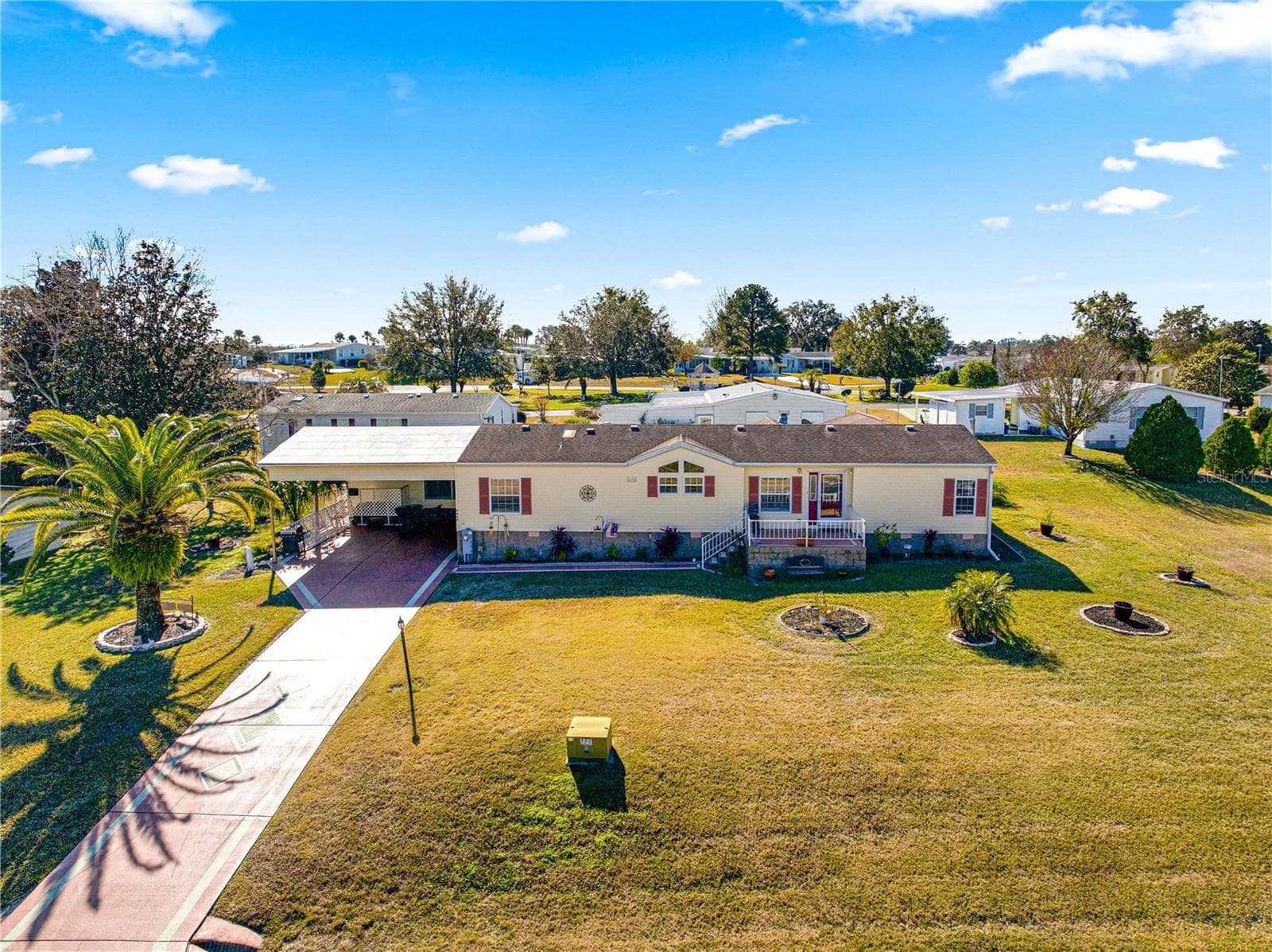 Manufactured Home at 9630 SE 165TH LN, SUMMERFIELD, photo 2 of 19