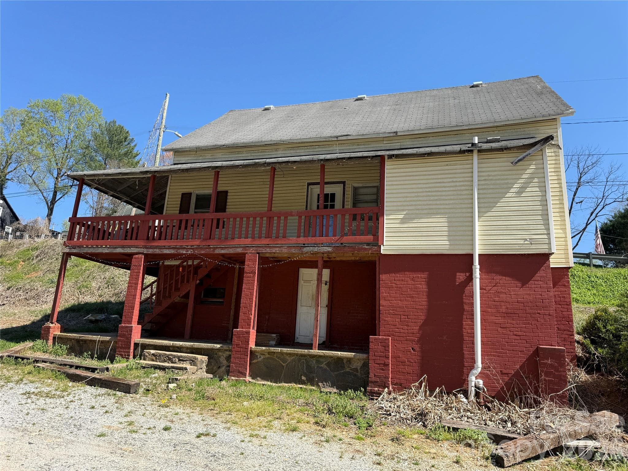 Single Family Residence at 100 Hickory Street, Rhodhiss, photo 2 of 27