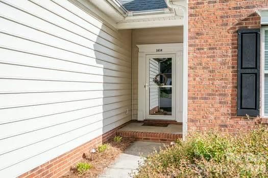 Single Family Residence at 1614 Iverness Court, Gastonia, photo 5 of 44