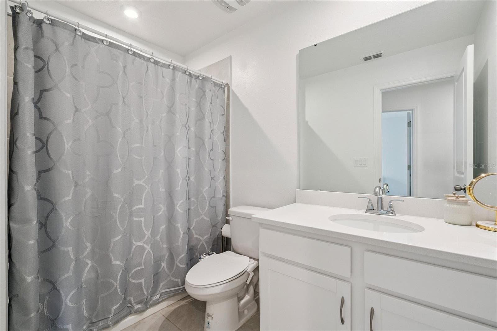 Full Bathroom Upstairs - 896 SPRING PALMS LOOP, ORLANDO