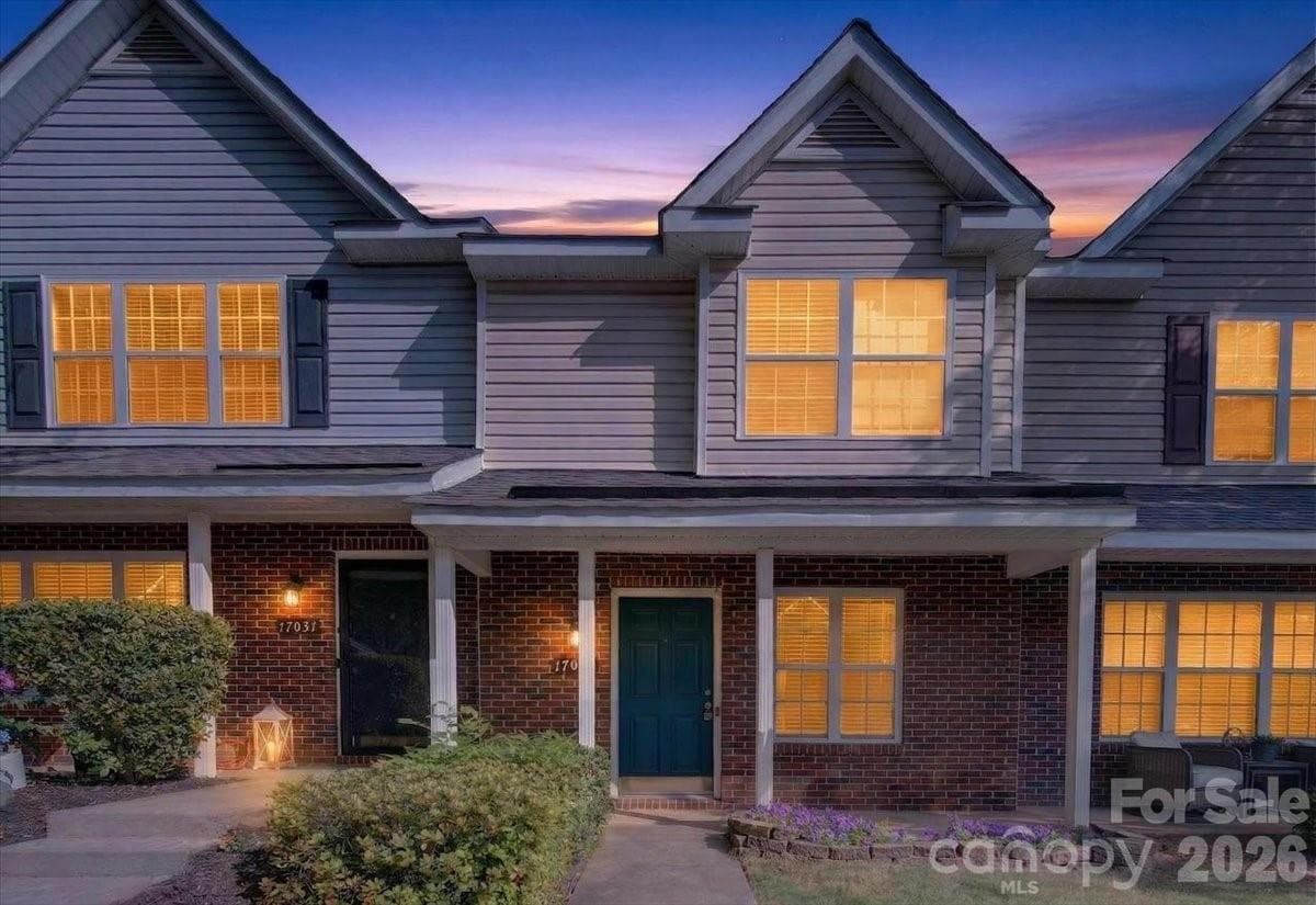 Townhouse at Charlotte, photo 2 of 39