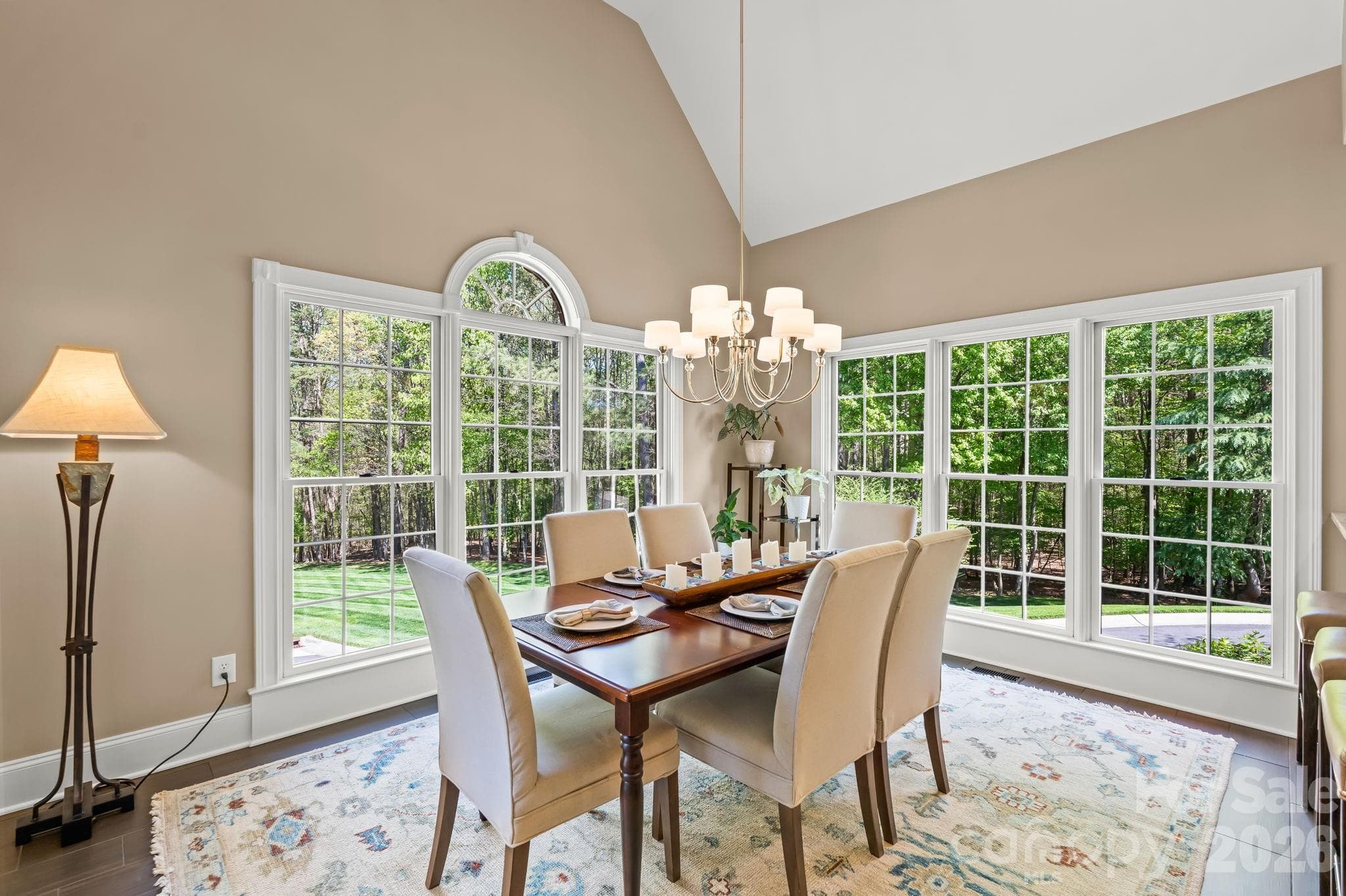 Eat in kitchen with beautiful lighting from the oversized windows - Lewisville