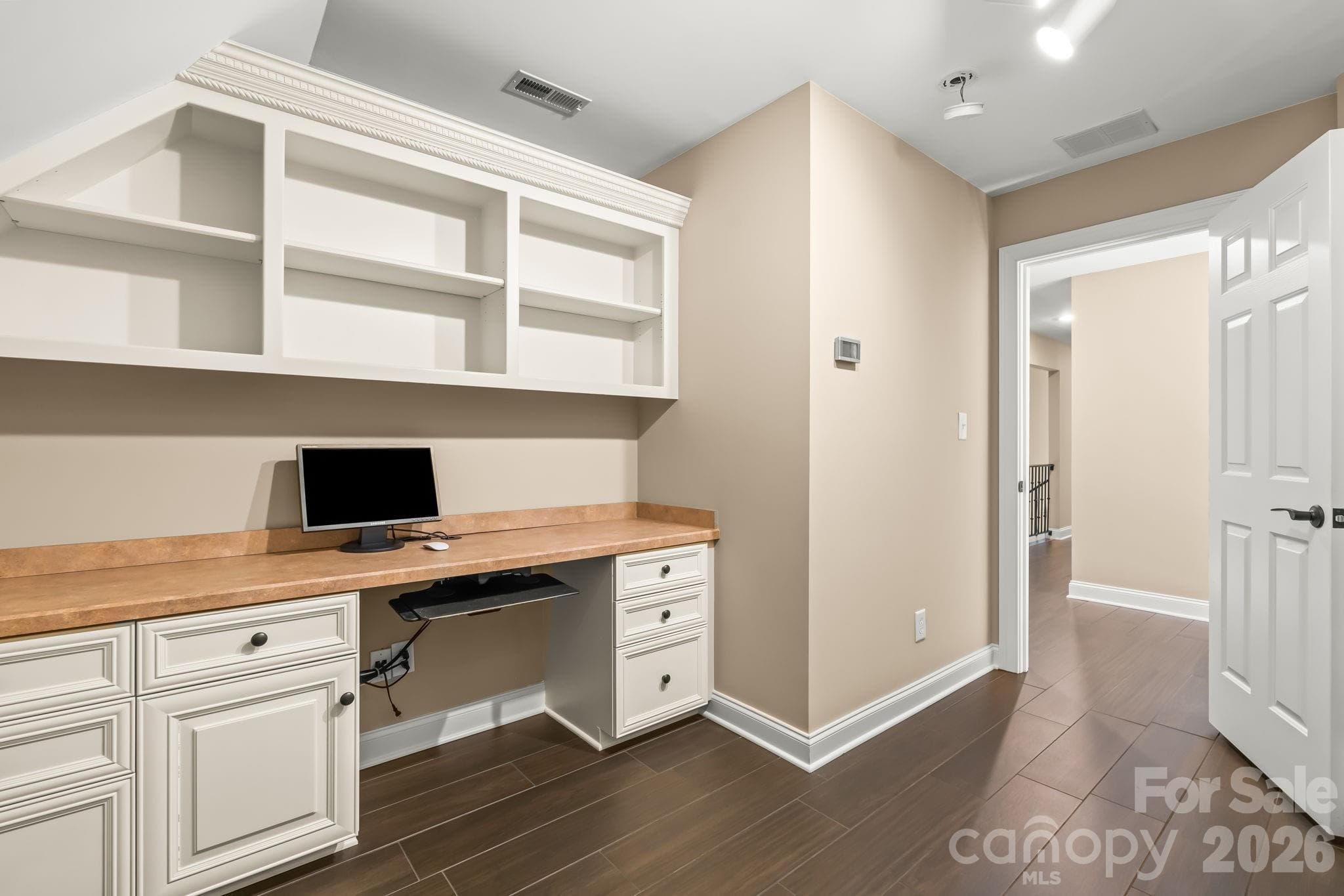 2nd level office space with built ins - Lewisville