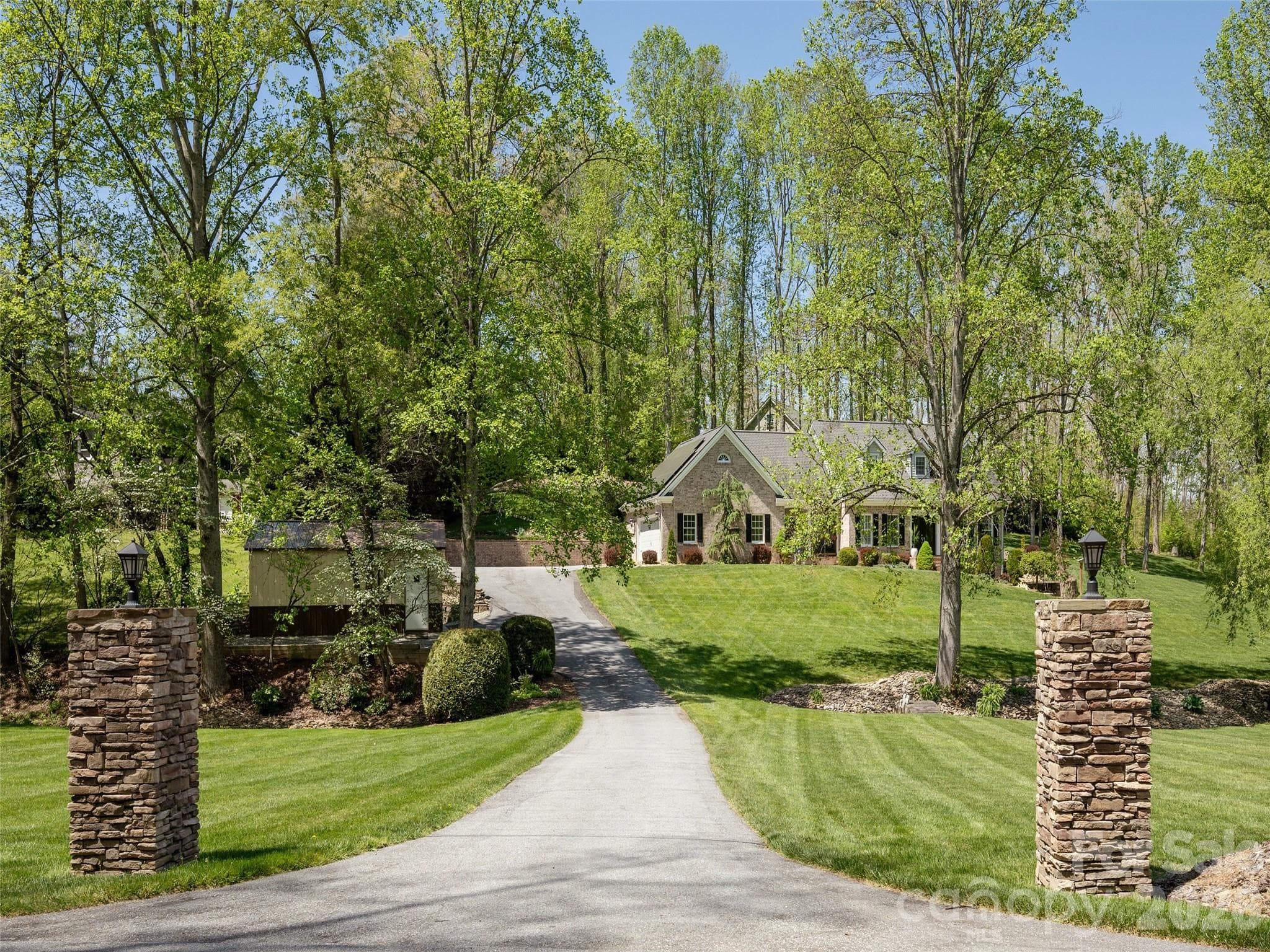 Single Family Residence at Hendersonville, photo 2 of 48
