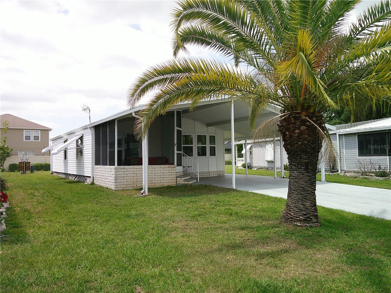 Manufactured Home at 3205 HICKORY DR, WESLEY CHAPEL, photo 2 of 45