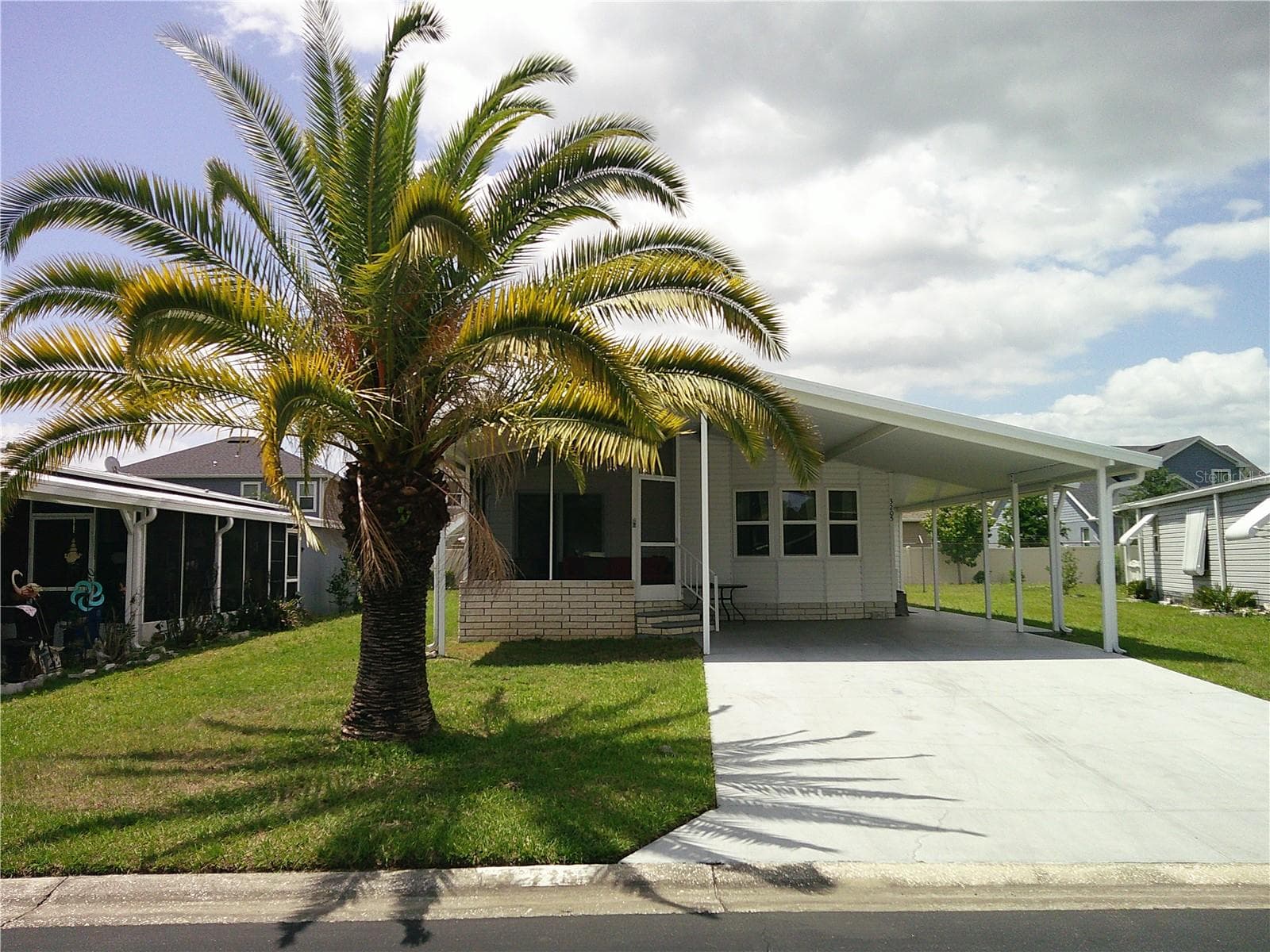 Manufactured Home at 3205 HICKORY DR, WESLEY CHAPEL, photo 3 of 45