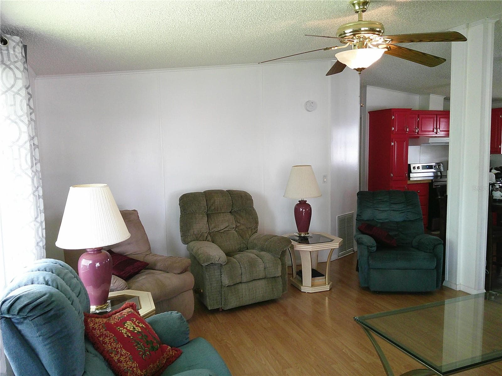 Manufactured Home at 3205 HICKORY DR, WESLEY CHAPEL, photo 4 of 45